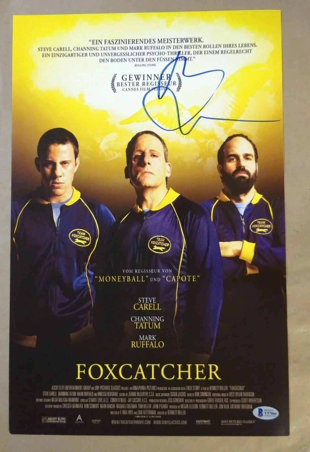 Mark Ruffalo — Signed MARK RUFFALO Autographed FOXCATCHER (in German) Photo 11"x17" BECKETT COA, изображение 2