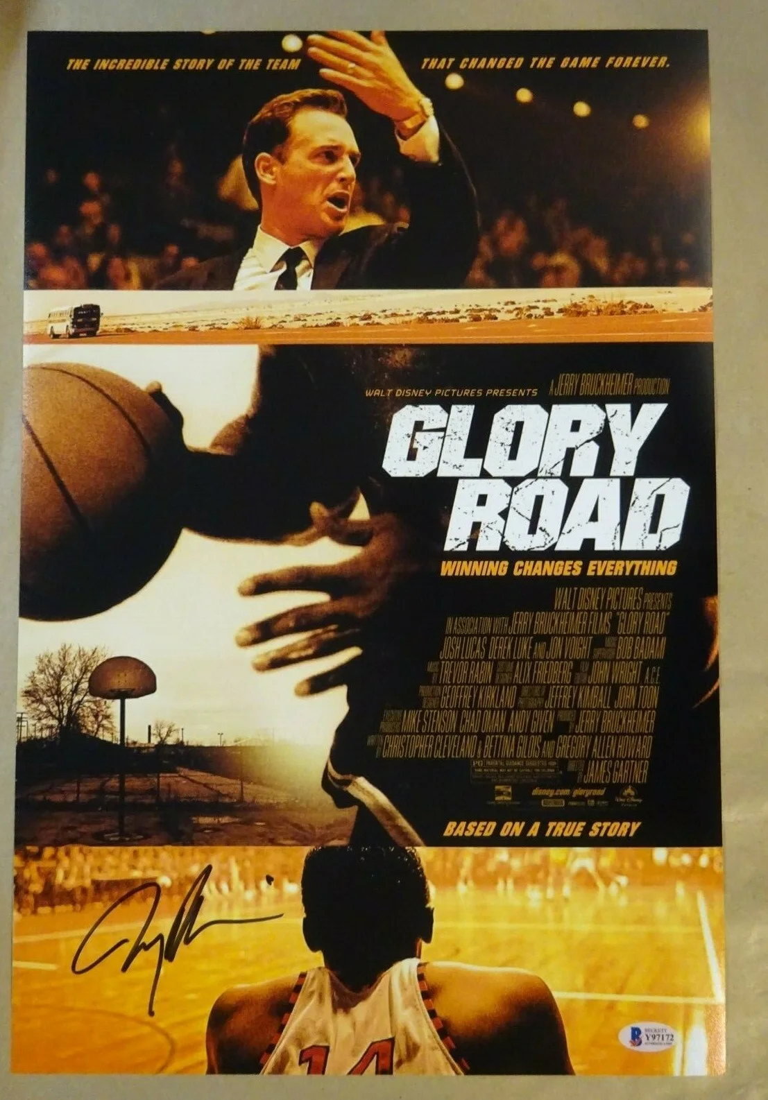 Jerry Bruckheimer — Signed JERRY BRUCKHEIMER Autographed GLORY ROAD 12x18 Photo BECKETT BAS COA, изображение 2