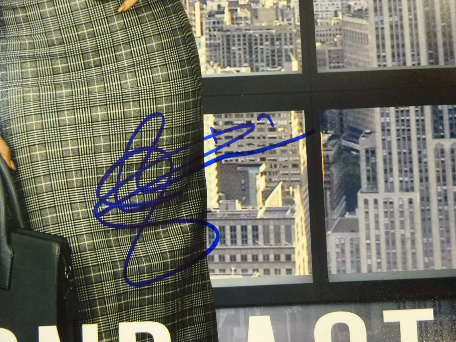 Leah Remini — Signed LEAH REMINI Autographed SECOND ACT 12"x18" Photo BECKETT BAS COA, image 3