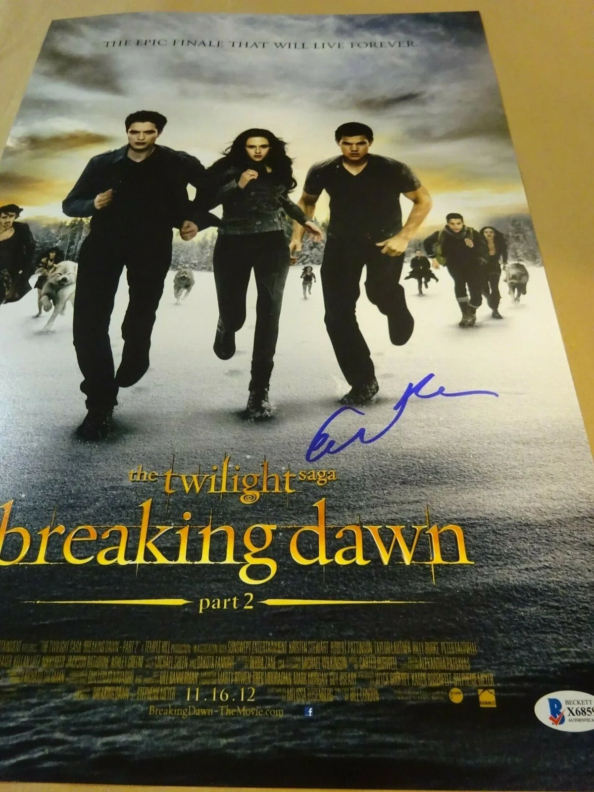 The Twilight Saga: Breaking Dawn Part 2 — Signed ELIZABETH REASER Autographed TWILIGHT 12"x18" Photo BECKETT BAS COA, image 4