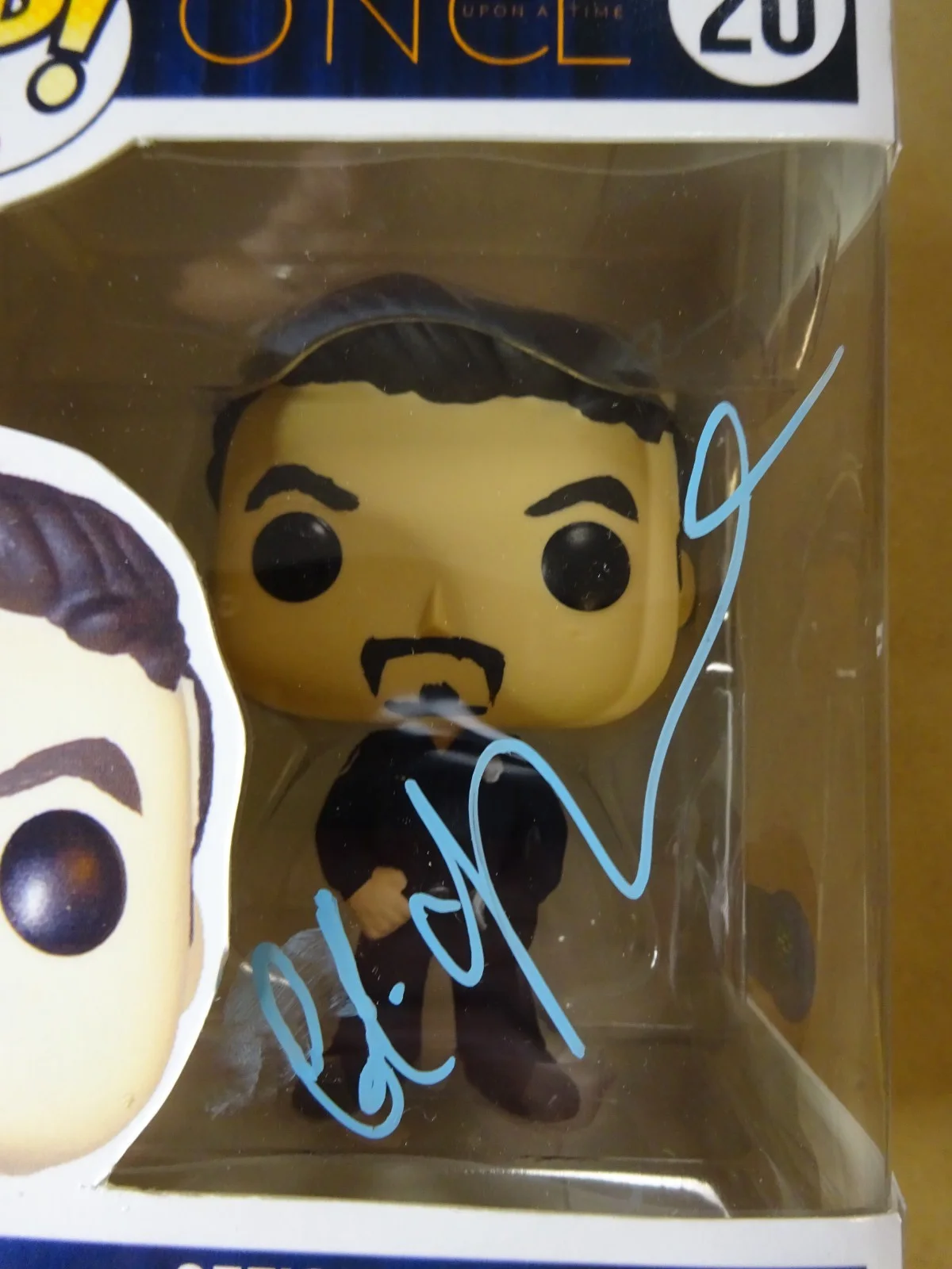 Colin O'Donoghue — Signed Colin O'Donoghue Officer Rogers Once Upon A Time Custom Funko Pop BAS COA, изображение 3