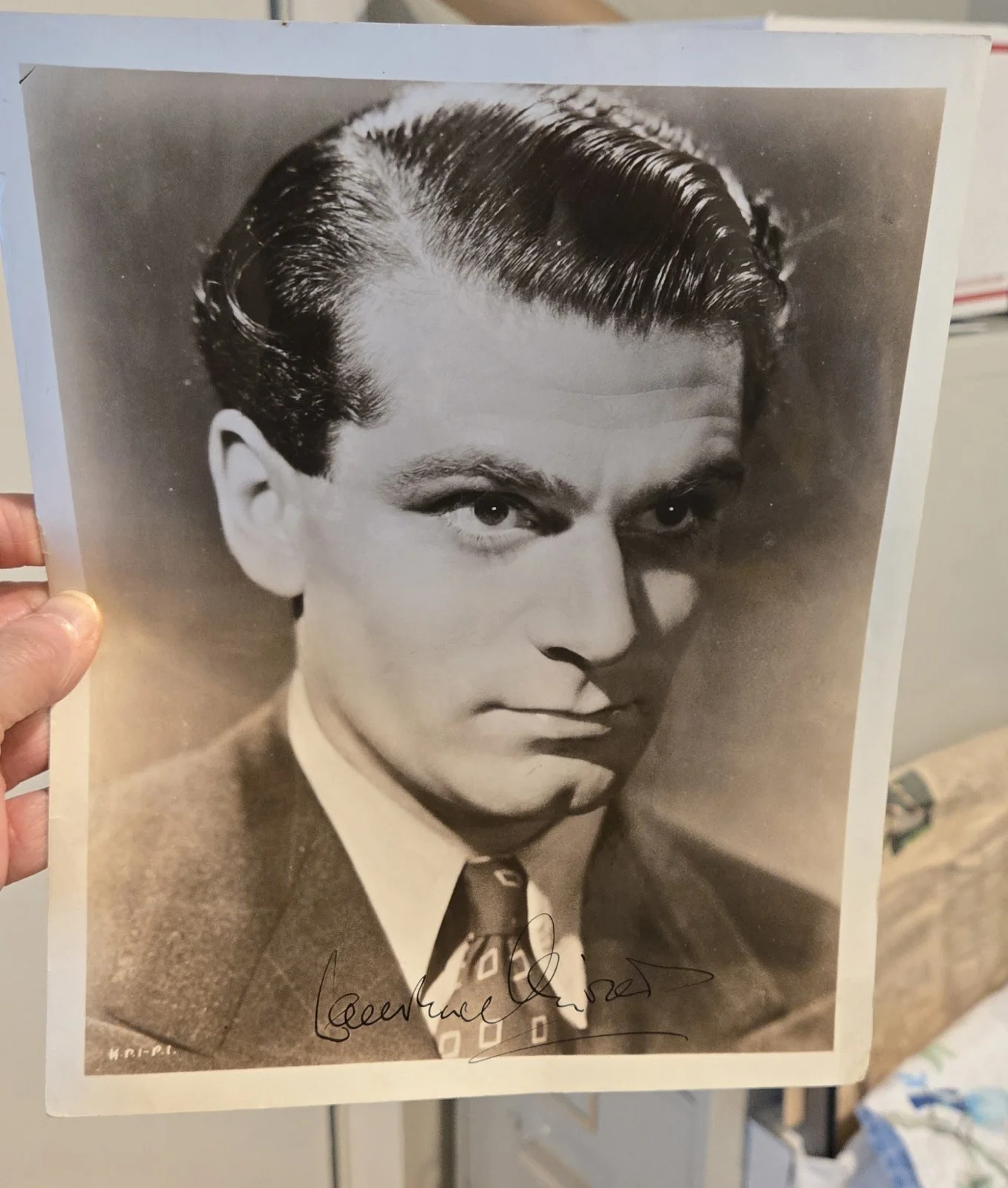 Laurence Olivier — Laurence Olivier Vintage Signed Autographed Studio 8x10 B/W Photo Rare