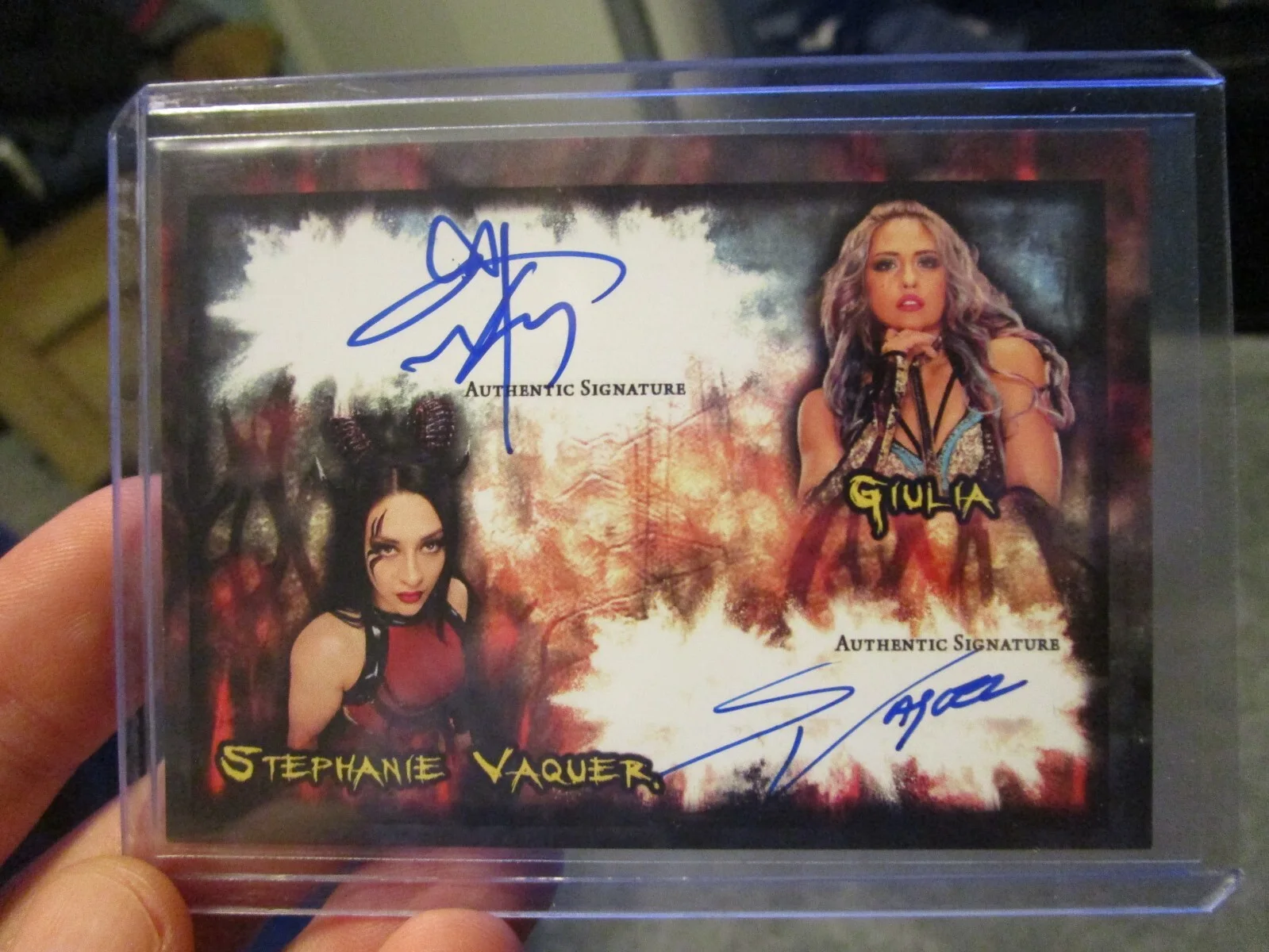 Stephanie Vaquer, Guilia — WWE NXT COLLECTORS EXPO STEPHANIE VAQUER AND GIULIA DUAL AUTO CARD -READ, image 2