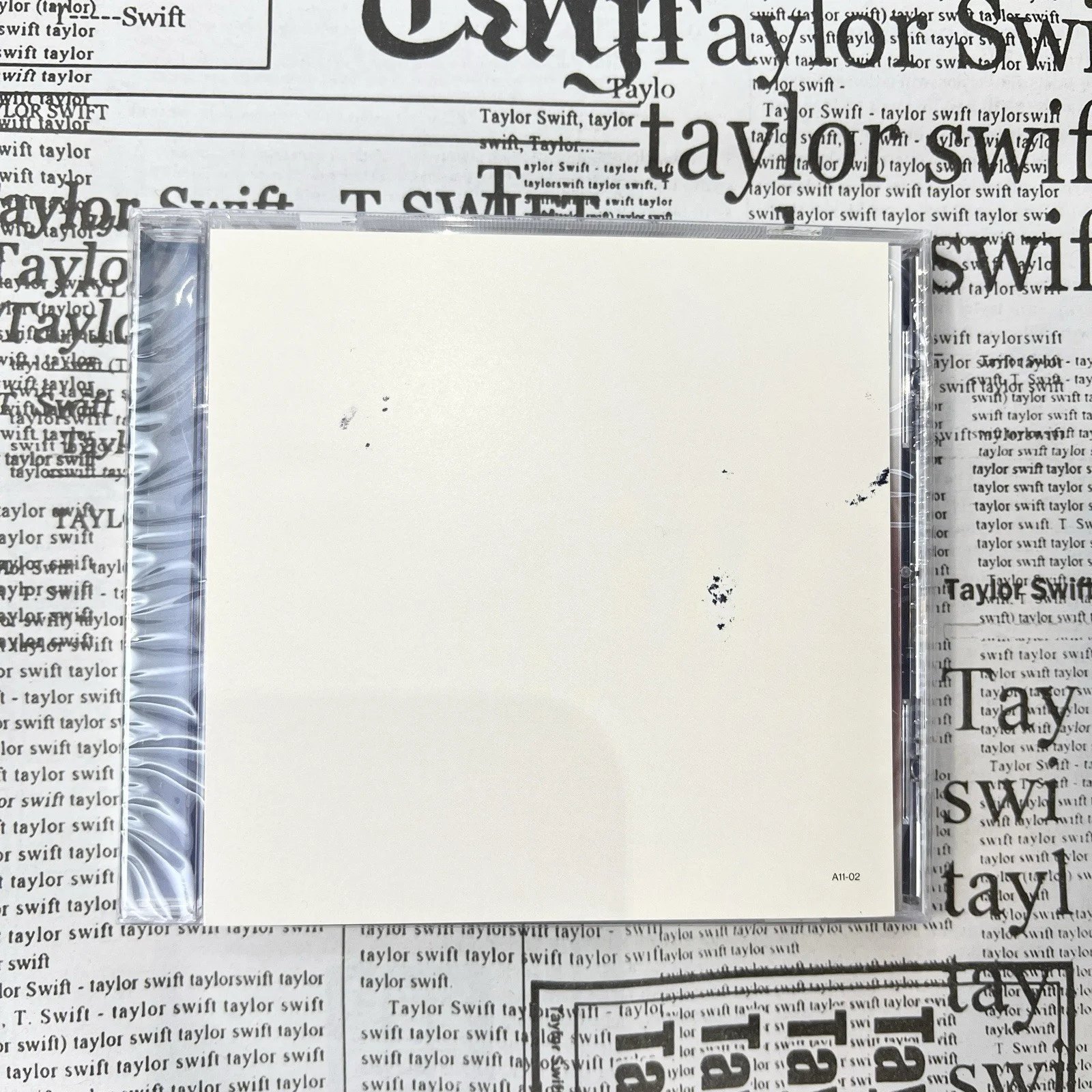 Taylor Swift Midnights Moonstone Signed CD WITH HEART IN HAND RARE SOLD OUT!!, изображение 4