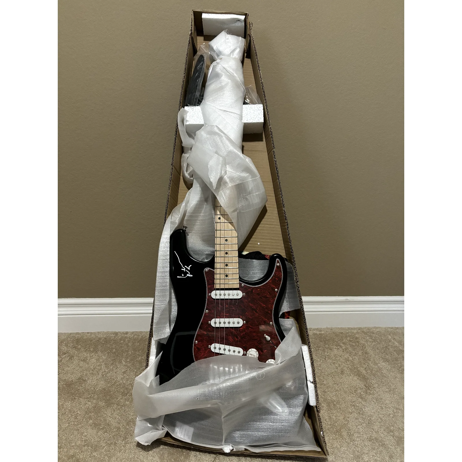 Yngwie Malmsteen signed guitar & poster/hand signed/NOT a reproduction, image 3
