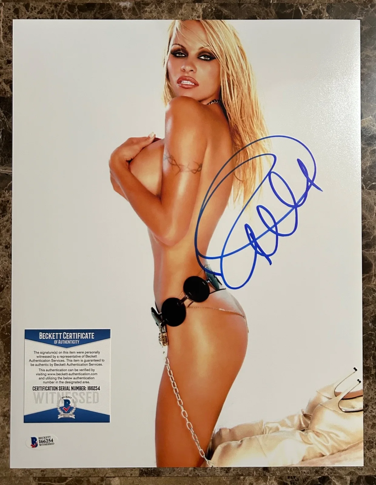 Pamela Anderson — BAS BECKETT PAMELA ANDERSON AUTOGRAPHED 11x14 PHOTO SIGNED AUTO ACTRESS MODEL