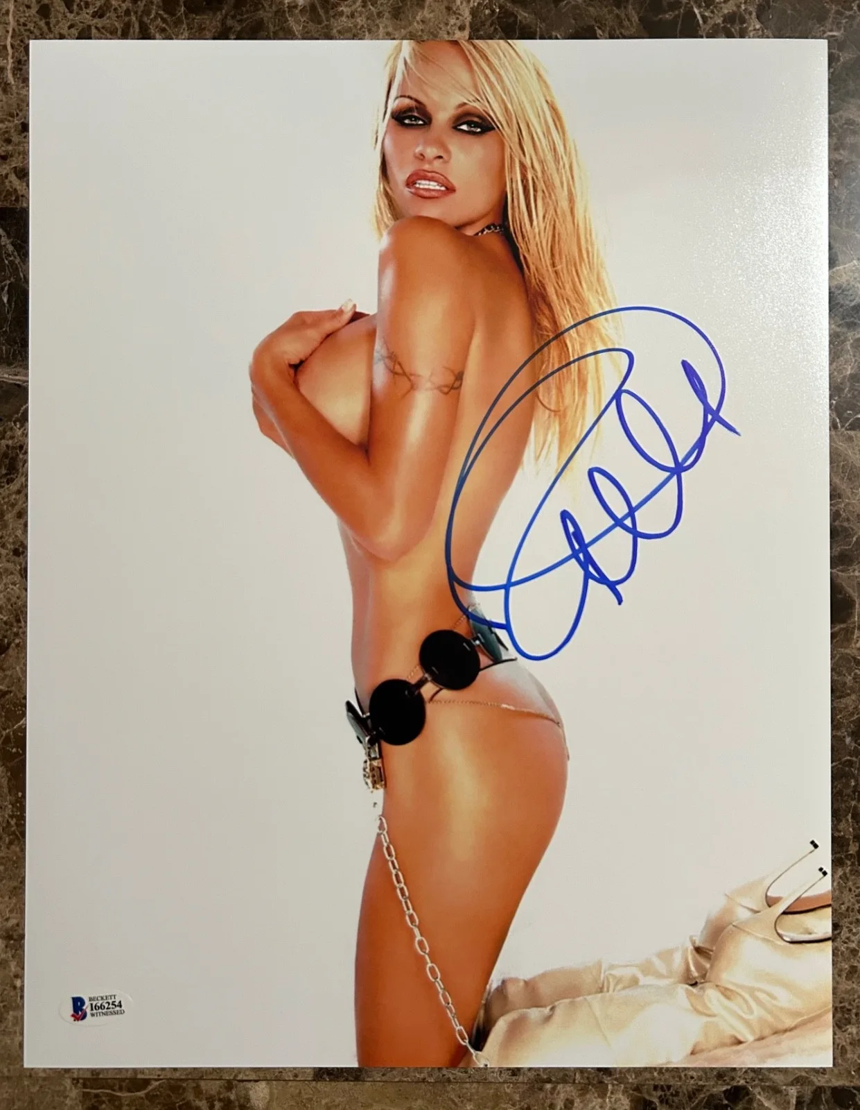 Pamela Anderson — BAS BECKETT PAMELA ANDERSON AUTOGRAPHED 11x14 PHOTO SIGNED AUTO ACTRESS MODEL, image 2