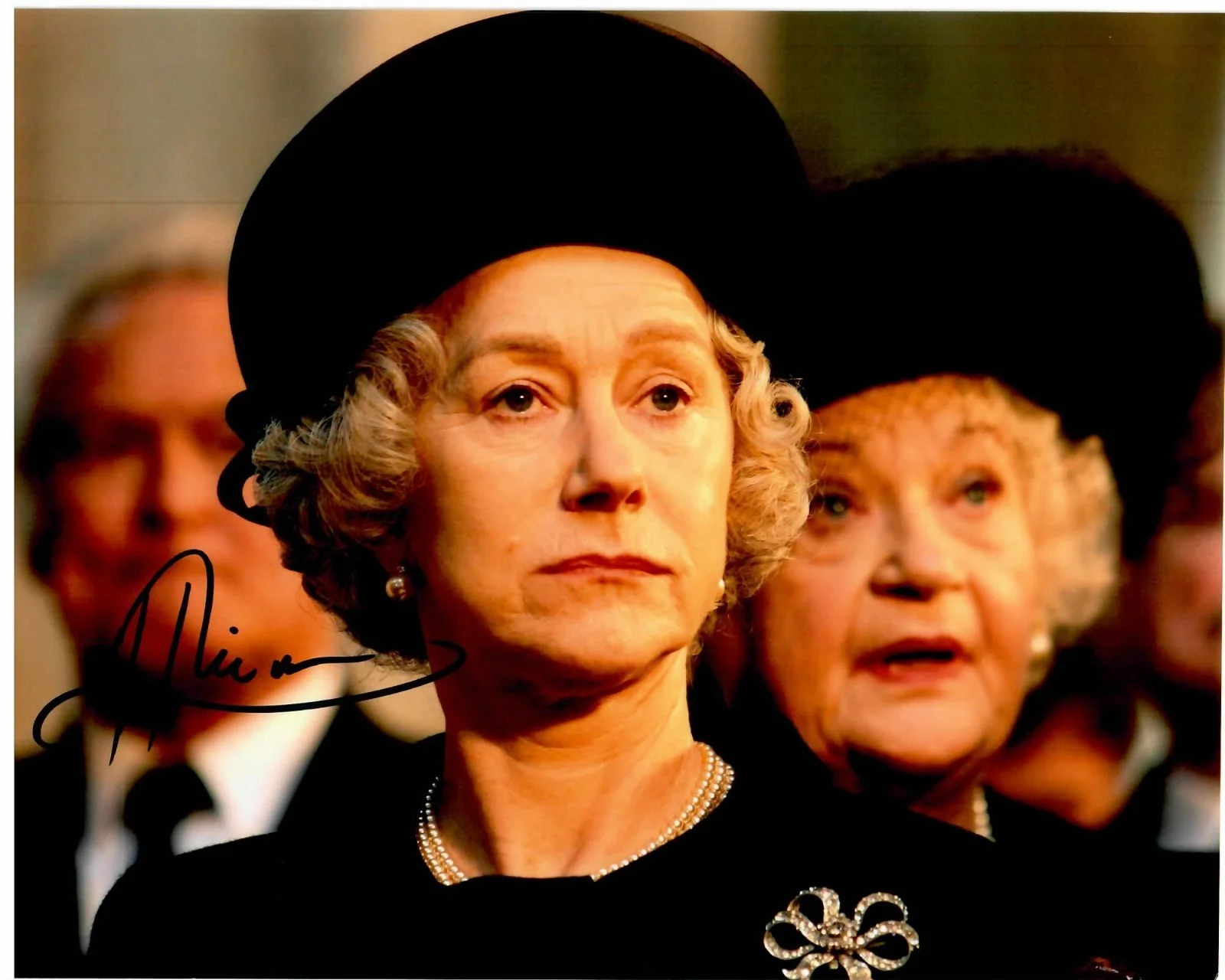 Helen Mirren — Helen Mirren As Queen Elizabeth Movie Actress Signed 8 x 10 Photo TTM COA