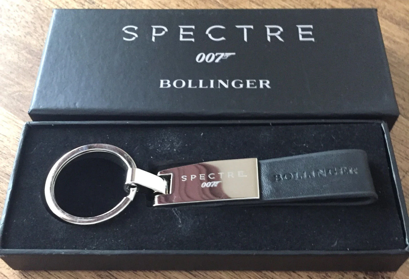 BOLLINGER CHAMPAGNE JAMES BOND 007 SPECTRE KEYRING COLLECTORS ITEM RARE, изображение 2