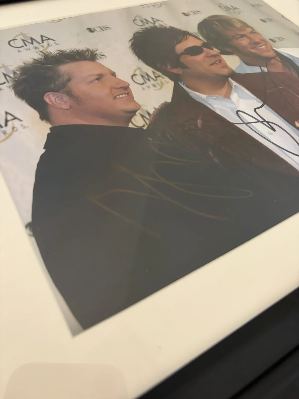 Rascal Flatts Framed Autographed Photo COA JSA Gary Levox Jay Demarcus Joe Don R, image 3
