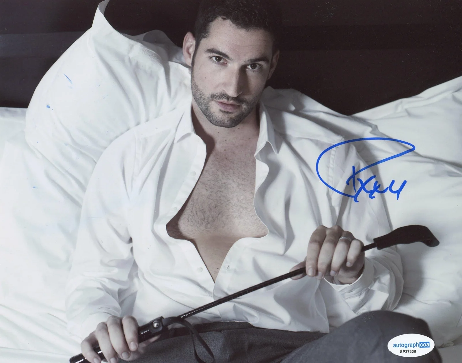 Tom Ellis — Tom Ellis "Lucifer" AUTOGRAPH Signed 'Lucifer Morningstar' 8x10 Photo E ACOA, изображение 2