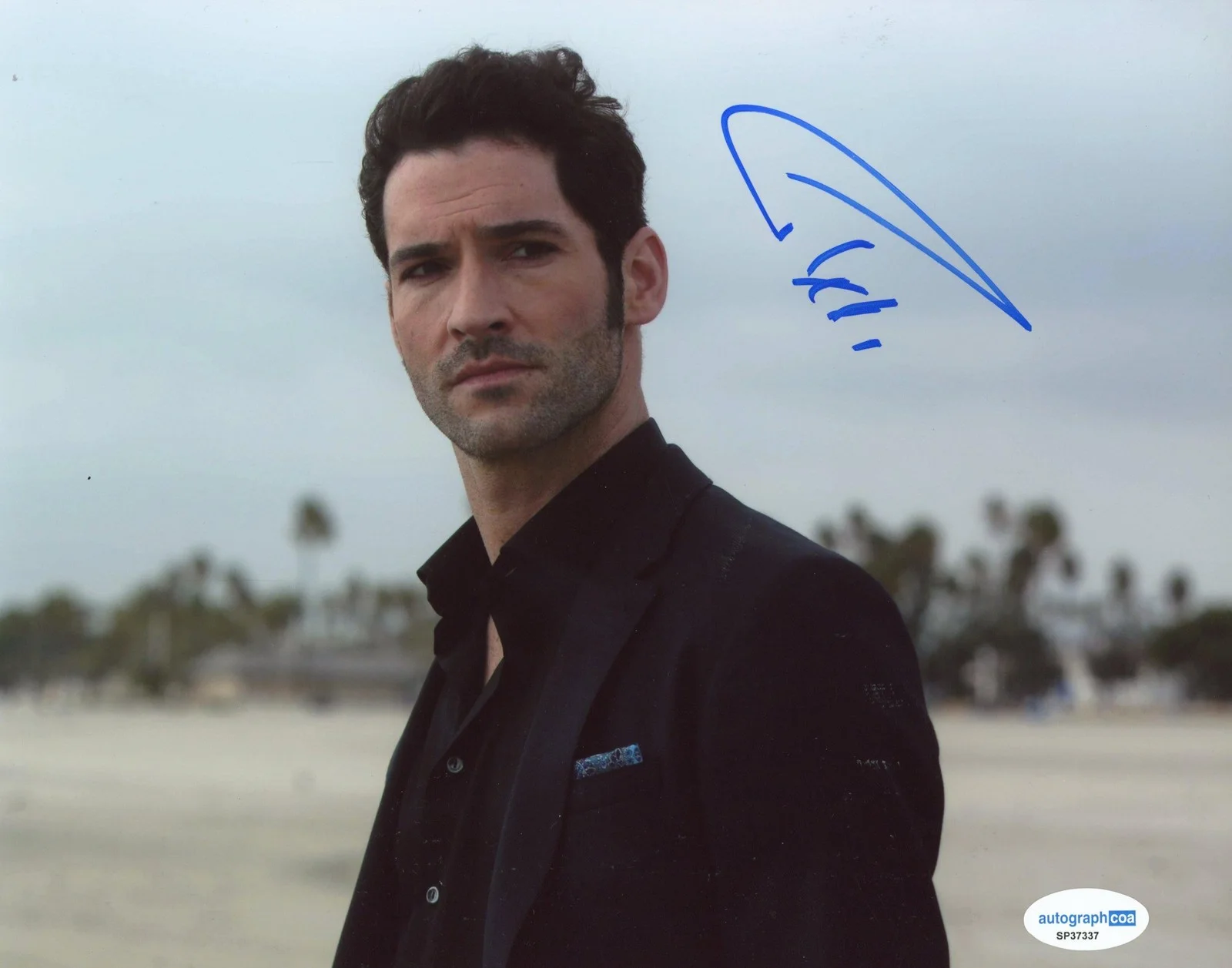 Tom Ellis — Tom Ellis "Lucifer" AUTOGRAPH Signed 'Lucifer Morningstar' 8x10 Photo F ACOA, изображение 2