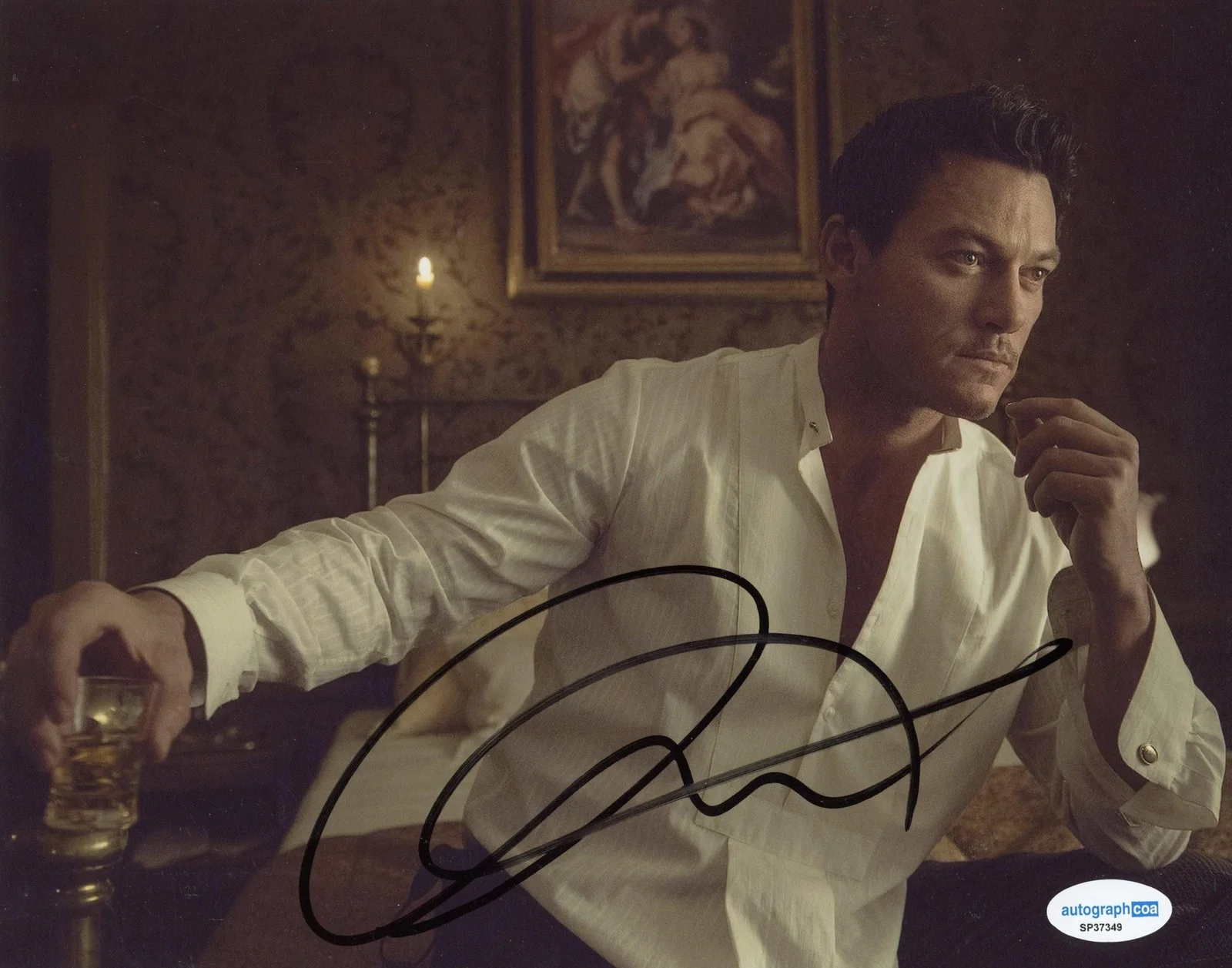 Luke Evans — Luke Evans "The Alienist" AUTOGRAPH Signed 'John Moore' 8x10 Photo ACOA, изображение 2