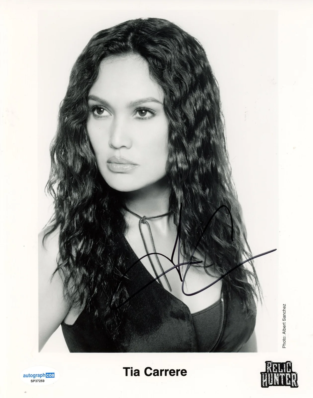 Tia Carrere — Tia Carrere "Relic Hunter" AUTOGRAPH Signed 'Dr. Sydney Fox' 8x10 Photo ACOA, изображение 2