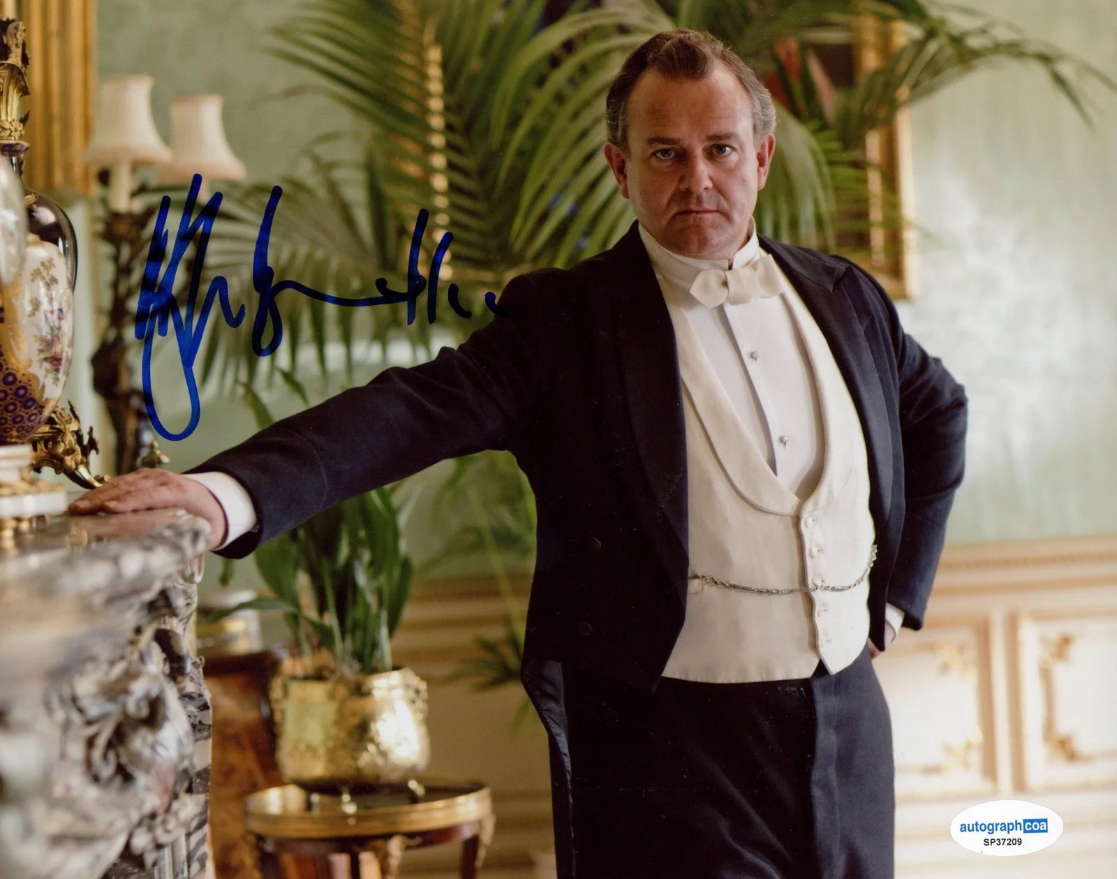 Hugh Bonneville — Hugh Bonneville "Downton Abbey" AUTOGRAPH Signed 'Robert' 8x10 Photo ACOA, изображение 2