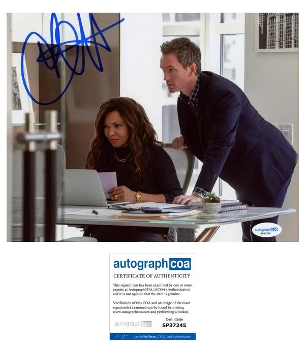 Tisha Campbell — Tisha Campbell "Uncoupled" AUTOGRAPH Signed 'Suzanne' 8x10 Photo ACOA