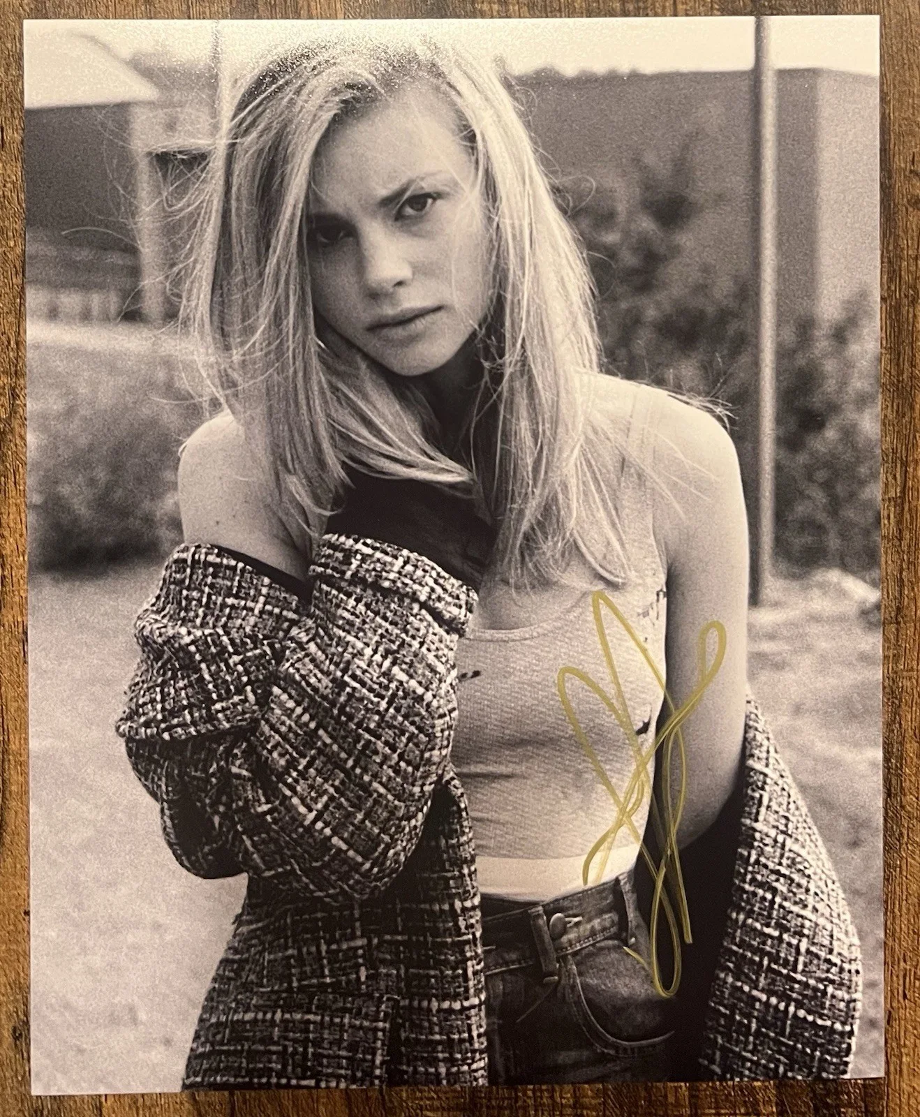 LUCY FRY — LUCY FRY of VAMPIRE ACADEMY IN PERSON SIGNED 8X10 COLOR PHOTO 2 COA