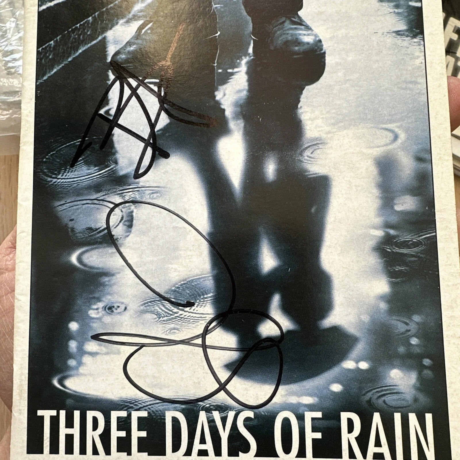 Julia Roberts, Bradley Cooper, Paul Rudd — Julia Roberts (2x) Bradley Cooper, Paul Rudd Signed Three Days Of Rain Playbill, изображение 3