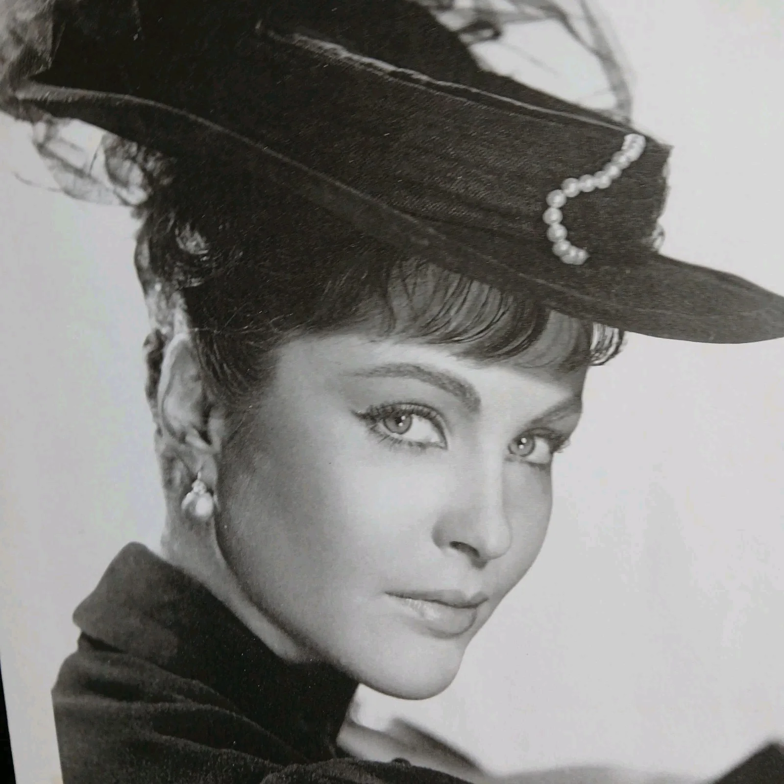 Yvonne Furneaux — yvonne furneaux signed 8.5x11 picture the mummy actress, изображение 2