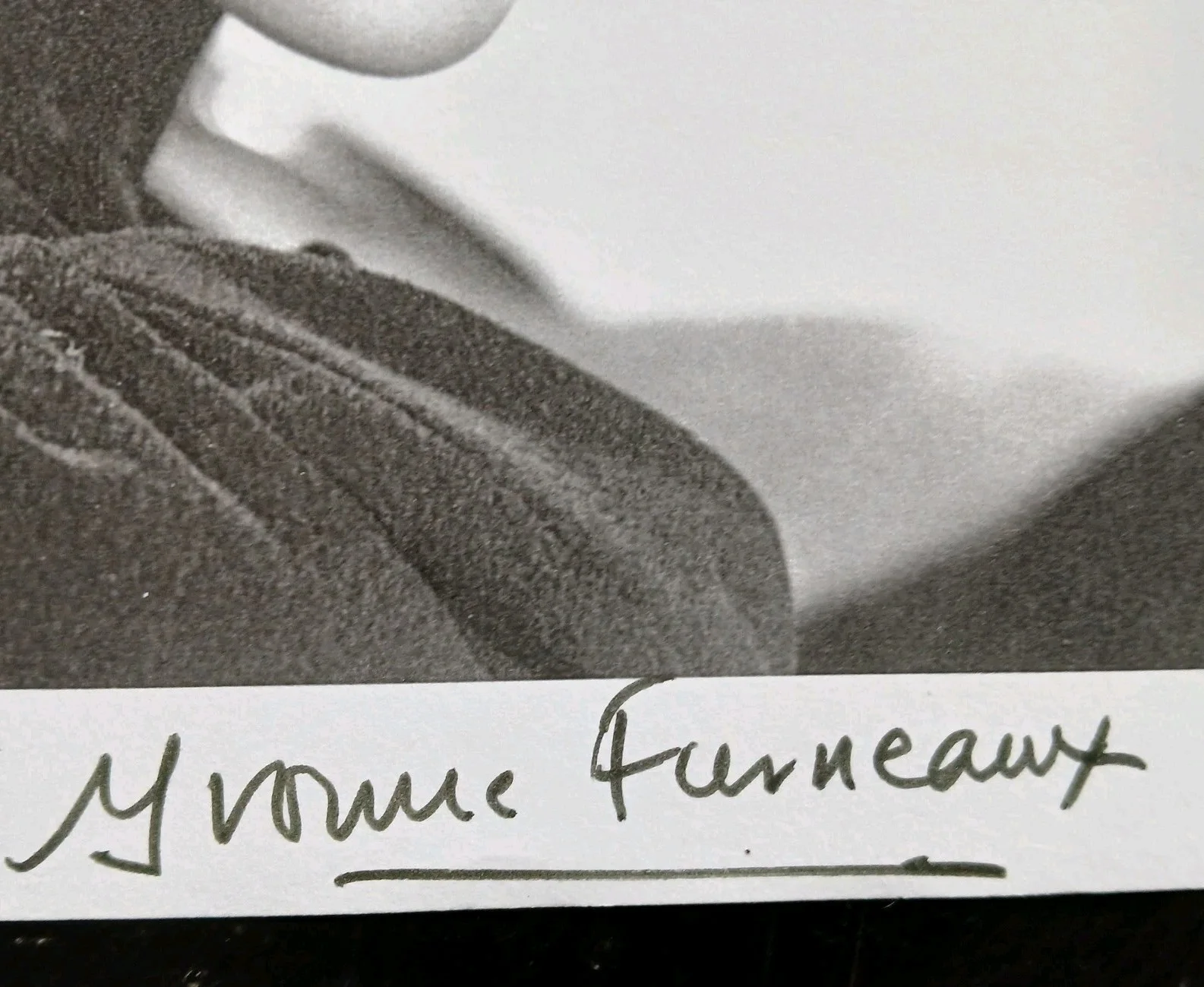 Yvonne Furneaux — yvonne furneaux signed 8.5x11 picture the mummy actress, изображение 5