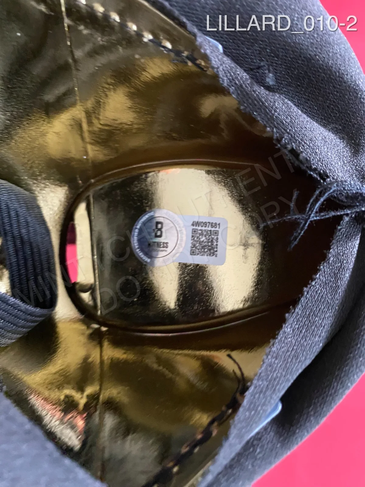 Matthew Lillard — Matthew Lillard autographed signed Scream gold Ghost Face Mask Beckett COA, image 2
