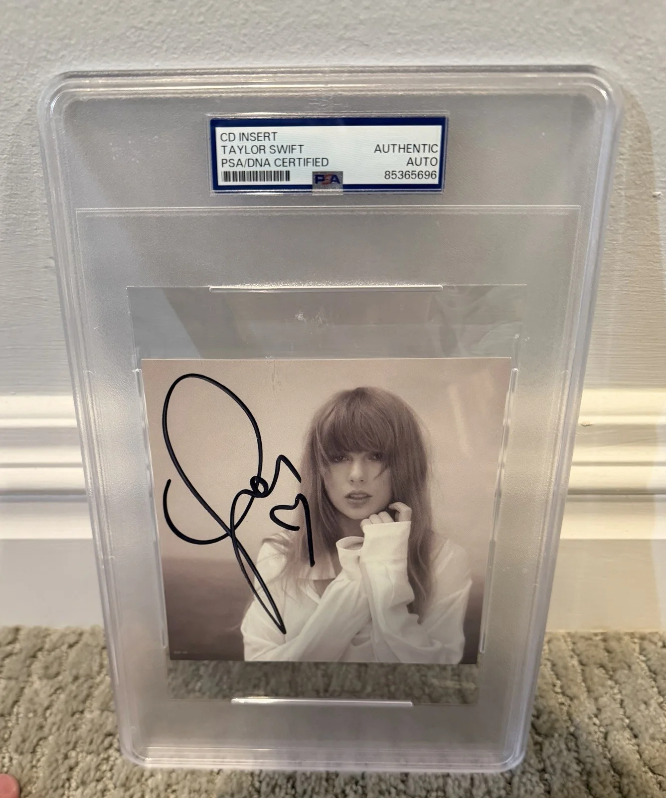 Taylor Swift Signed Tortured Poets CD PSA Encapsulated Autograph With Heart Auto, изображение 3