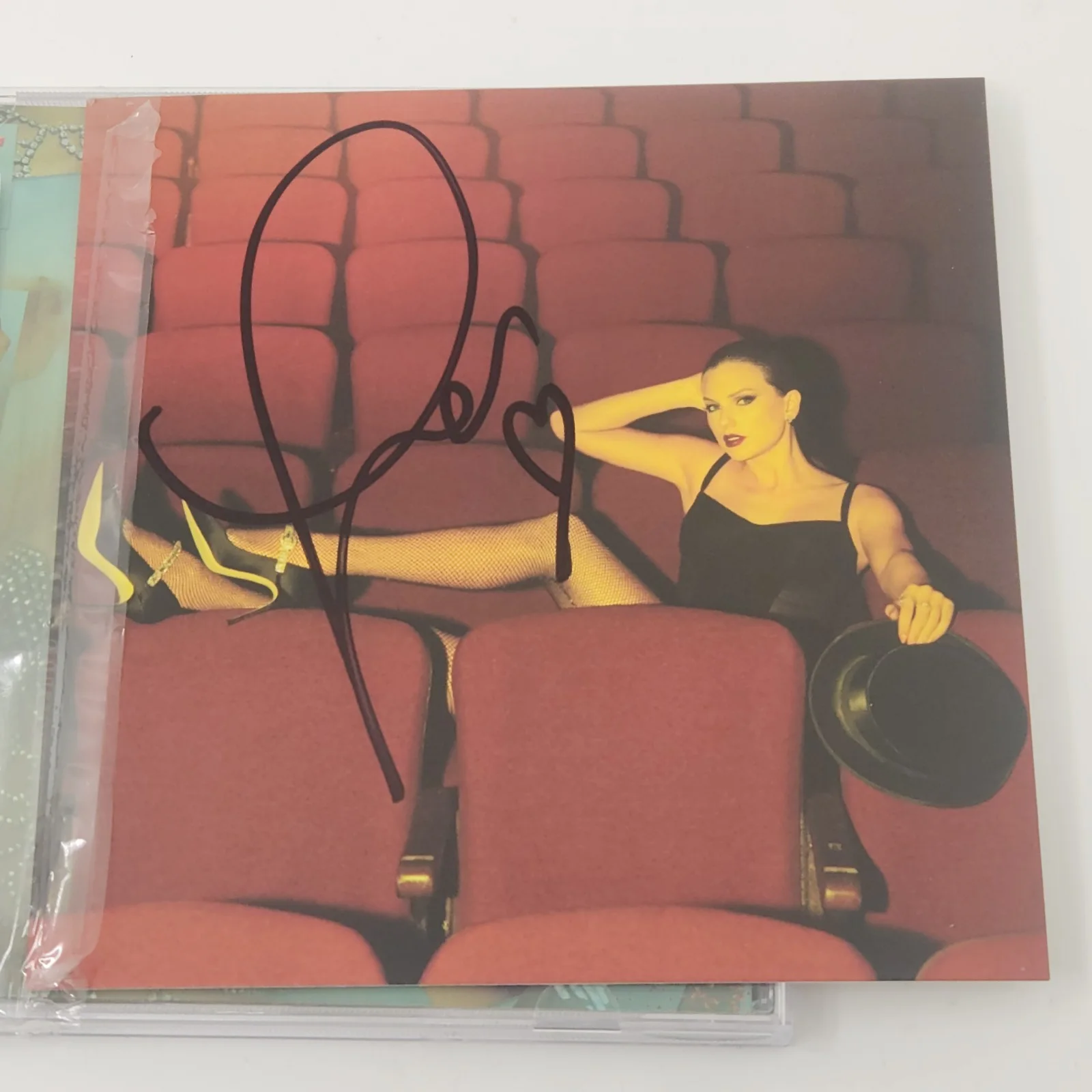 Taylor Swift - Signed CD - Life of a Showgirl - Photo #4 - With Heart, изображение 2
