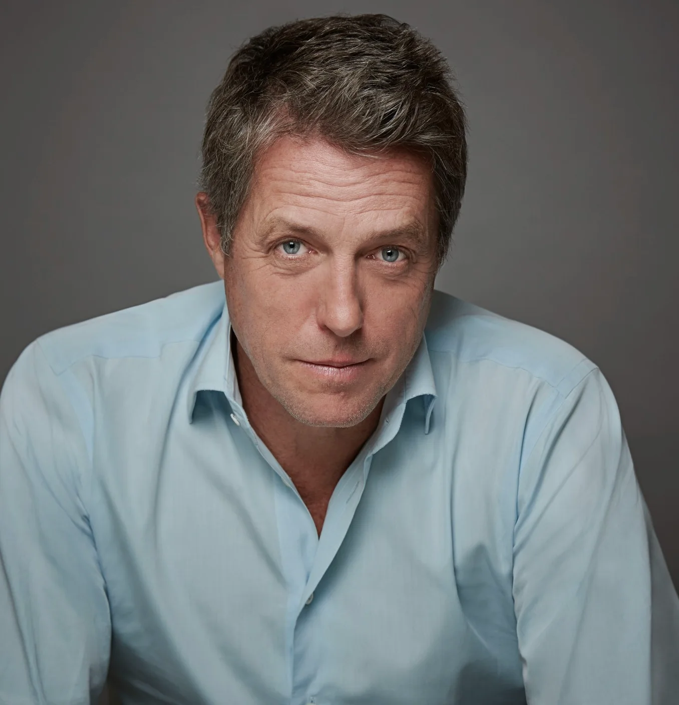 Hugh Grant signed 4x6 index card, image 2