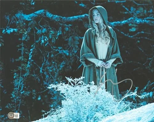 Elle Fanning — Elle Fanning Maleficent Authentic Signed 11x14 Photo Autographed BAS #BF88078, изображение 2