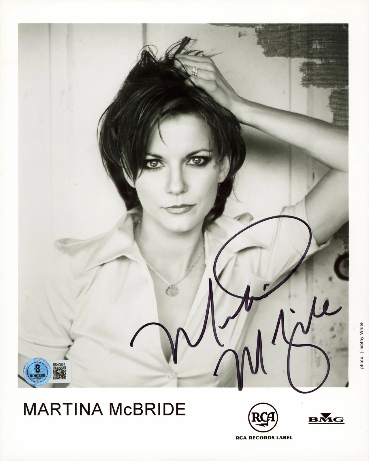 Martina McBride — Martina McBride Musician Authentic Signed 8x10 Vertical Photo BAS #BS40974