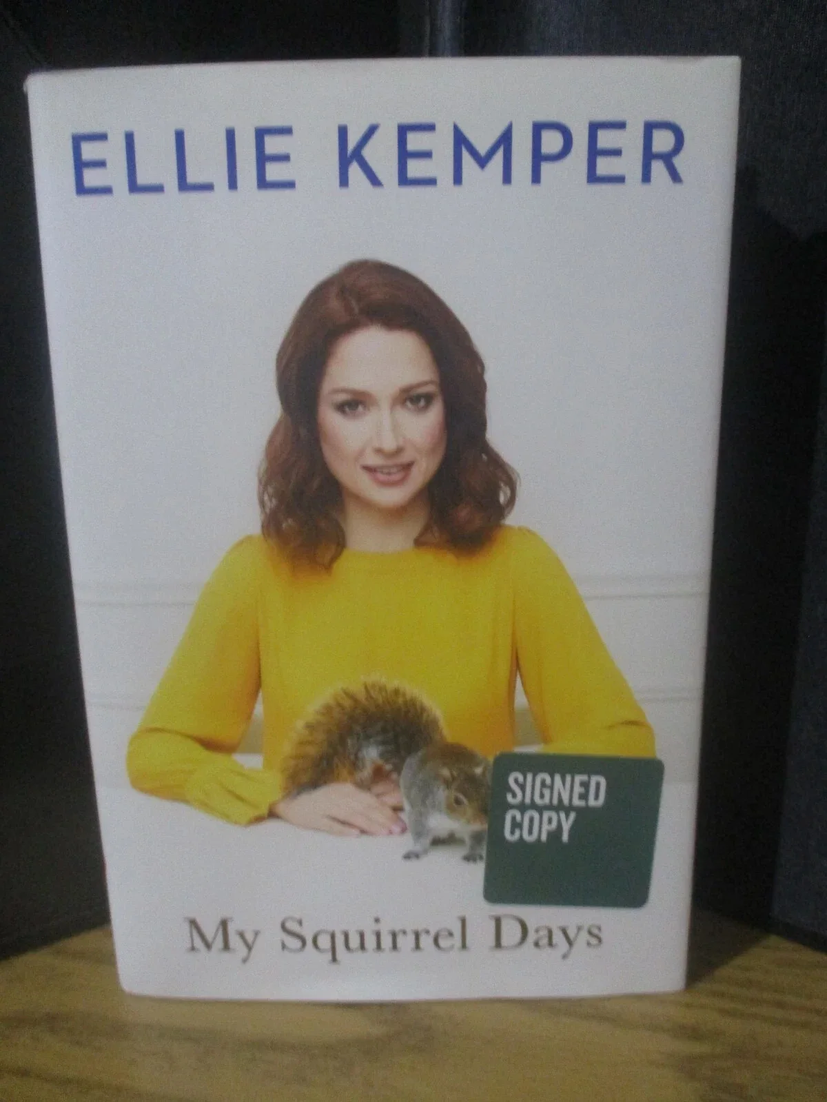 ELLIE KEMPER — ELLIE KEMPER (THE OFFICE) AUTHENTIC SIGNED/AUTOGRAPHED MY SQUIRREL DAYS BOOK, image 2