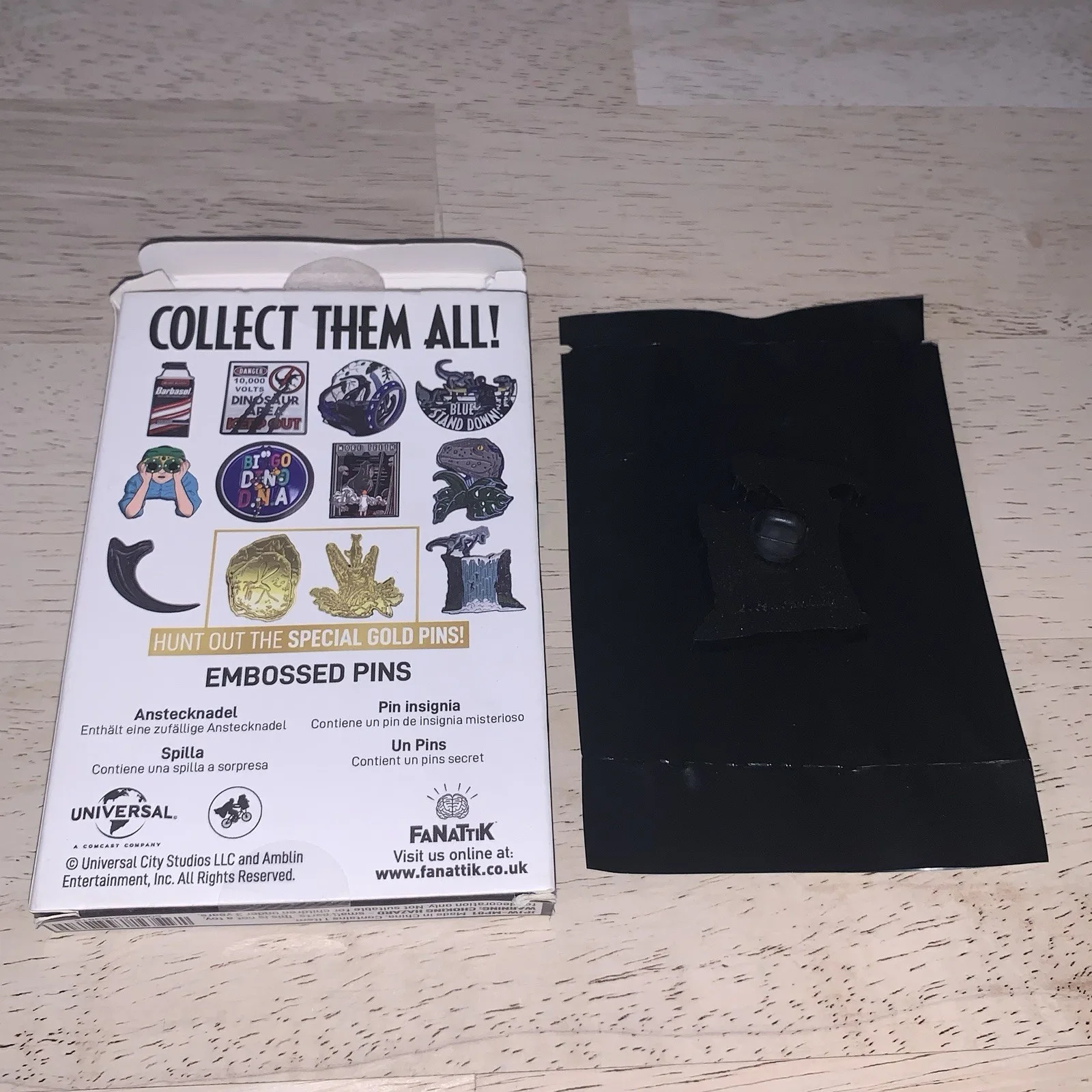 Jurassic Park World T Rex Chase Mystery Collector Pins Pin Badge Fanattik, изображение 2