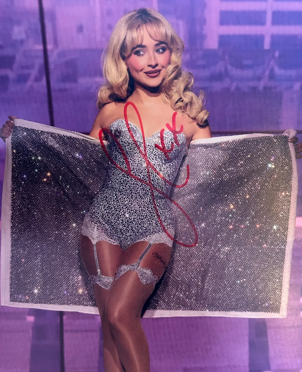 SABRINA CARPENTER Signed Original 8x10" Authentic Autograph Signature w/COA, image 3