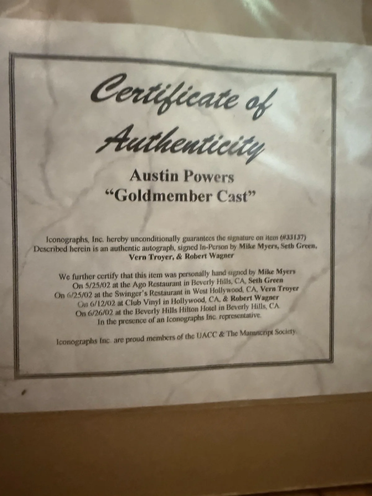Full Cast Autograph Austin Powers Gold member Framed Original Movie Poster, image 3