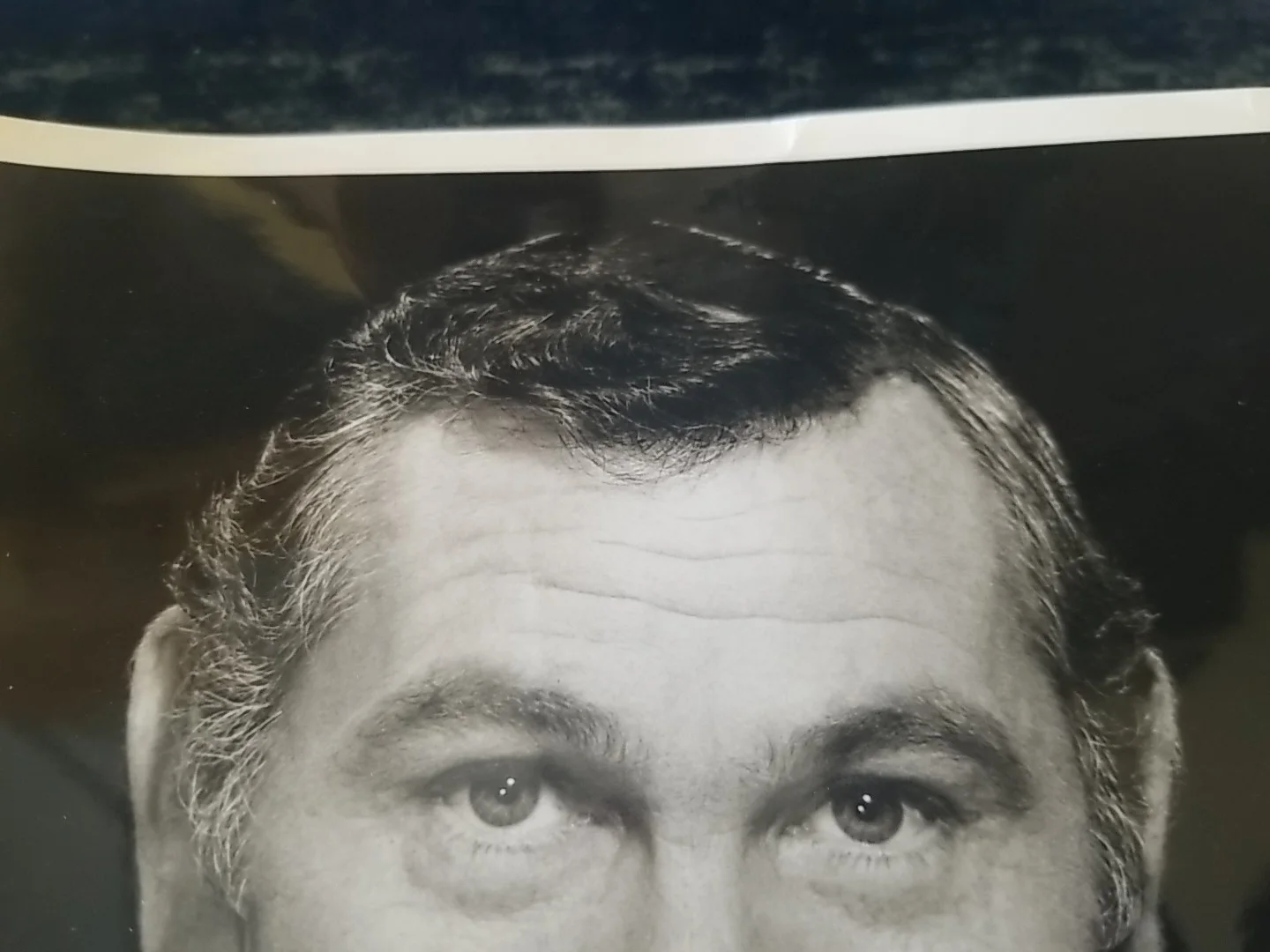 Johnnny Carson — Johnny Carson Autographed 8x10 B&W Photo TV Star Talk Show Host, image 2