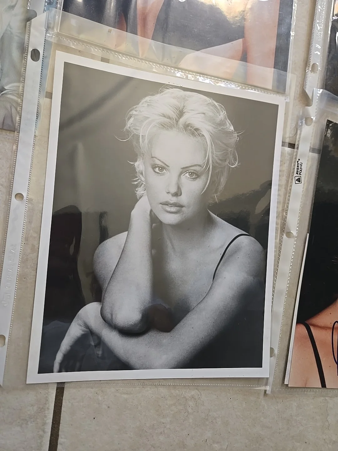 Charlize Theron Photos and Autograph Signed Photograph 8x10, изображение 2