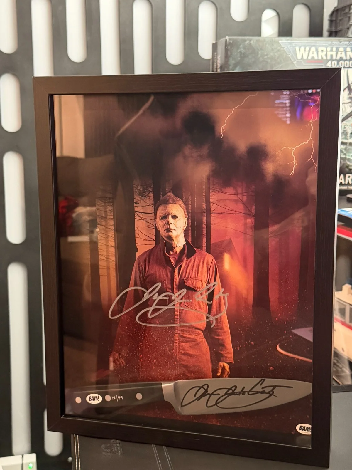 JAMES JUDE COURTNEY — JAMES JUDE COURTNEY SIGNED HALLOWEEN KILLS 11X14 PHOTO MICHAEL MYERS & Knife