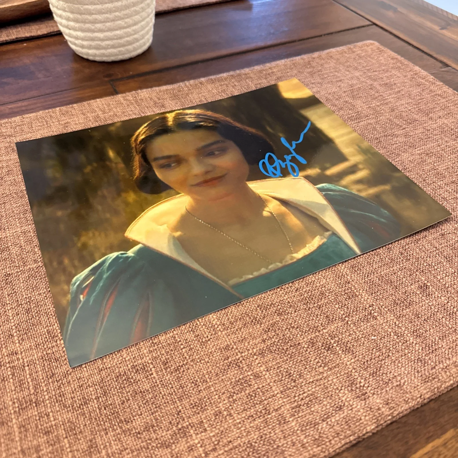 Rachel Zegler Hot Sexy Disney Snow White Signed 8x10 Photo w/COA & Hologram !!, изображение 2