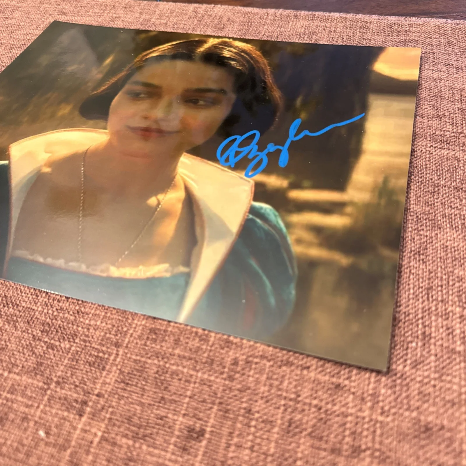Rachel Zegler Hot Sexy Disney Snow White Signed 8x10 Photo w/COA & Hologram !!, изображение 3