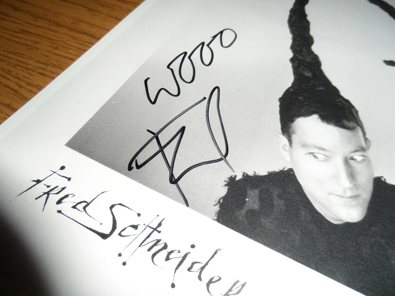 FRED SCHNEIDER THE B-52'S AUTHENTIC AUTOGRAPHED/SIGNED 8 1/2 X 11 PHOTO, изображение 3