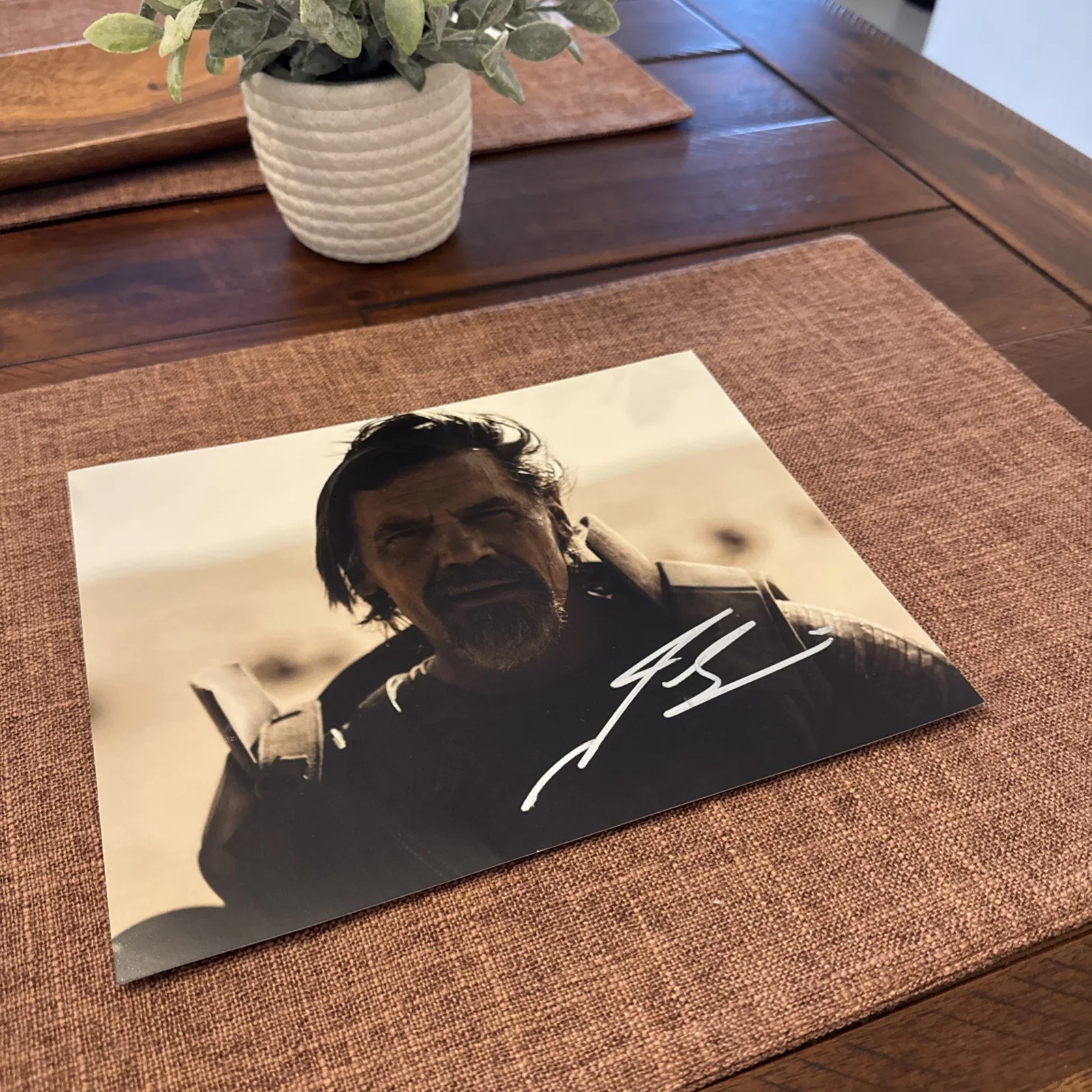 Josh Brolin — Josh Brolin "GURNEY" DUNE Autographed Signed 8x10 PHOTO w/Proof & COA Hologram, изображение 3