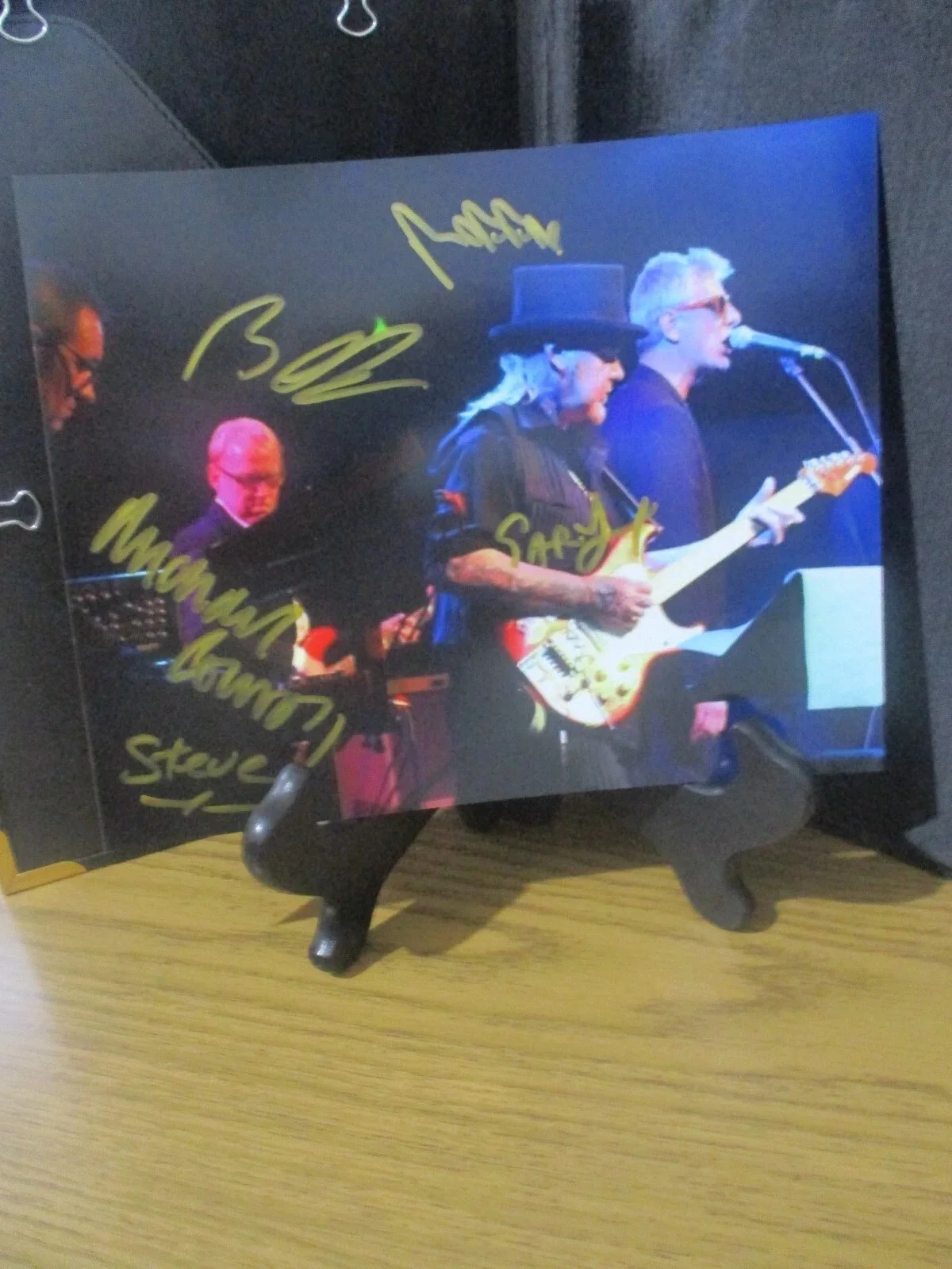 MODERN ENGLISH AUTHENTIC AUTOGRAPHED/SIGNED 8X10 PHOTO--ROBBIE GREY + 4, image 2