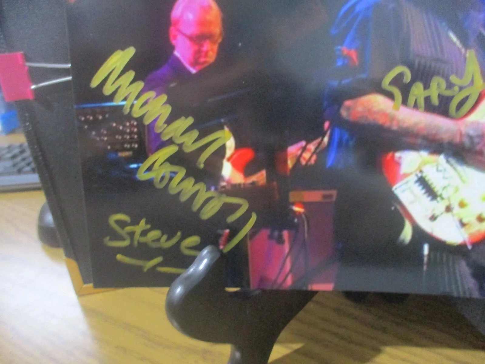 MODERN ENGLISH AUTHENTIC AUTOGRAPHED/SIGNED 8X10 PHOTO--ROBBIE GREY + 4, image 3