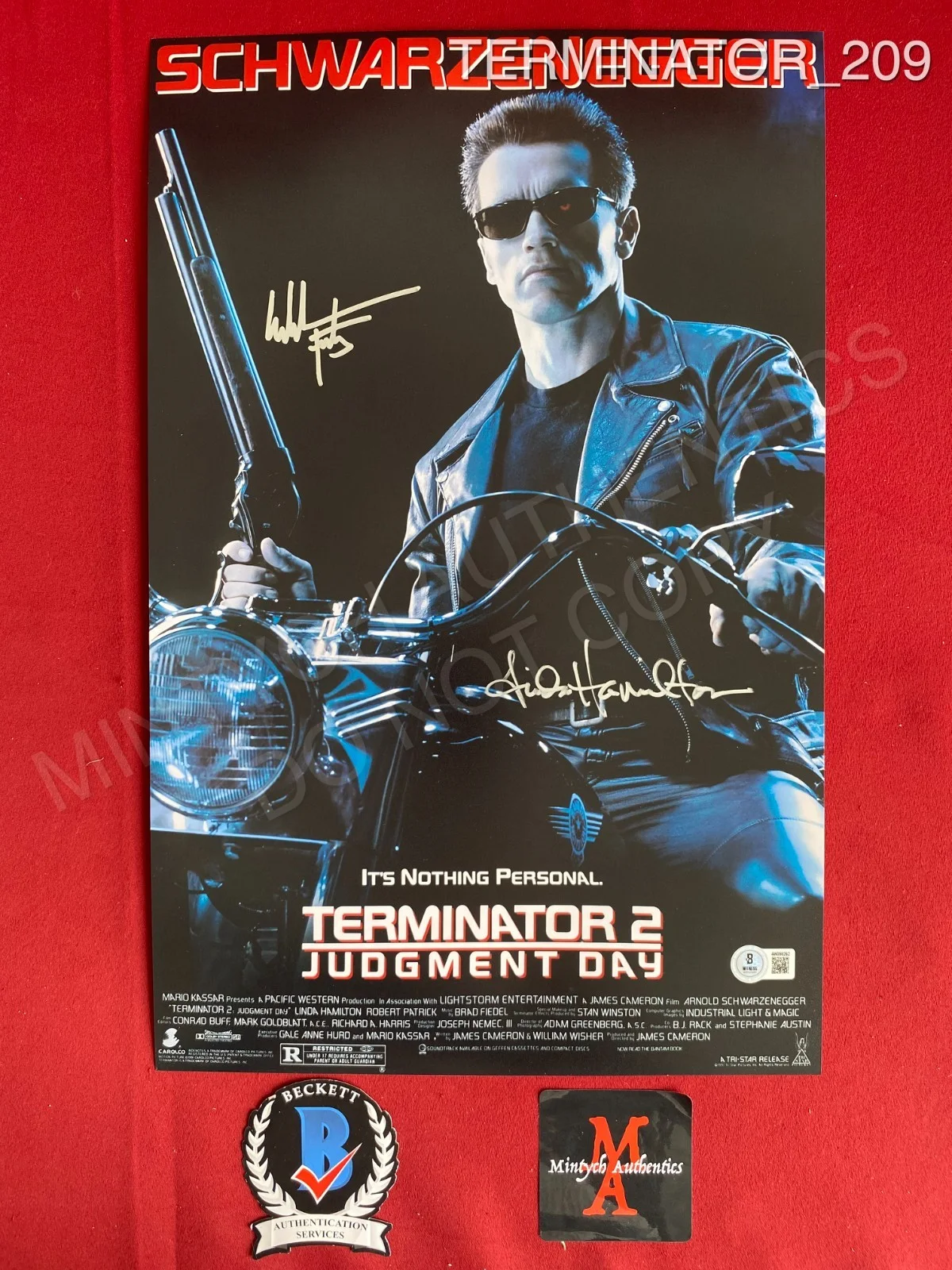 Linda Hamilton, Edward Furlong — Linda Hamilton Edward Furlong Terminator 2 dual signed 11x17 photo Beckett COA