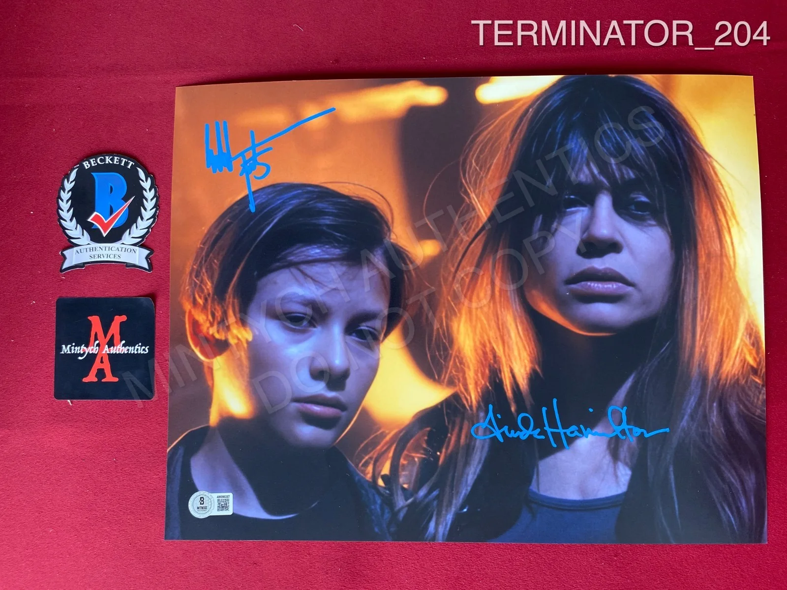 Linda Hamilton, Edward Furlong — Linda Hamilton Edward Furlong Terminator 2 dual signed 11x14 photo Beckett COA