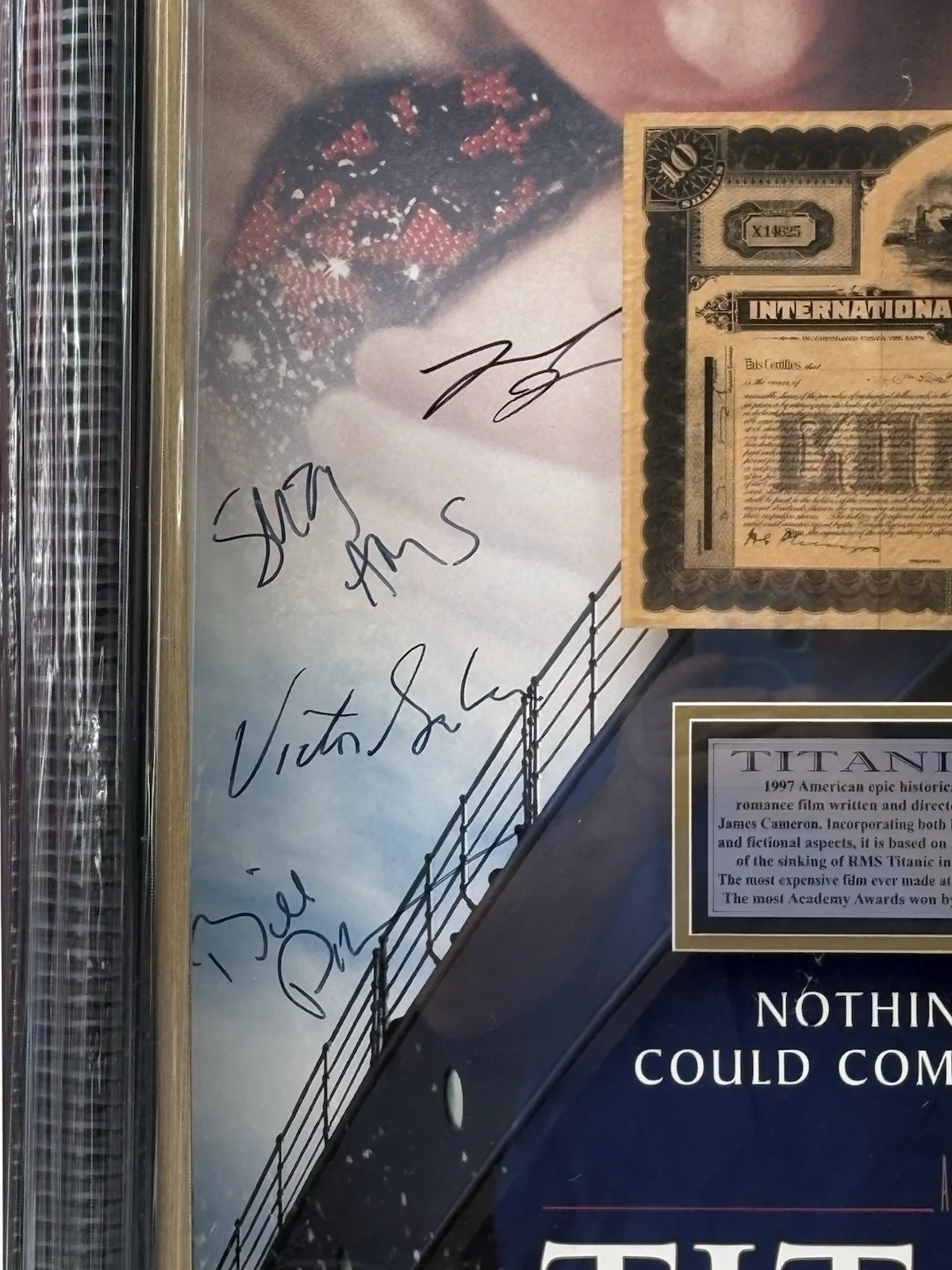 Leonardo DiCaprio, Kate Winslet, Kathy Bates, Frances Fisher — Titanic Cast (11) Signed Movie Poster Framed Model Of Ship and Stock Cert Becket, изображение 2