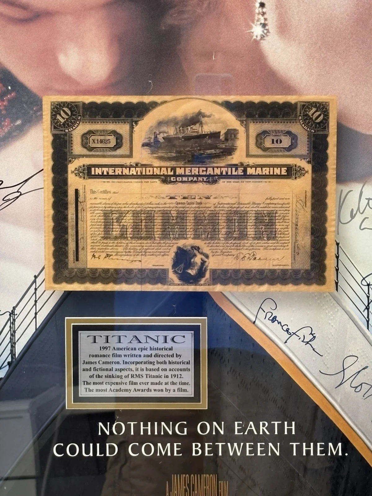 Leonardo DiCaprio, Kate Winslet, Kathy Bates, Frances Fisher — Titanic Cast (11) Signed Movie Poster Framed Model Of Ship and Stock Cert Becket, изображение 4