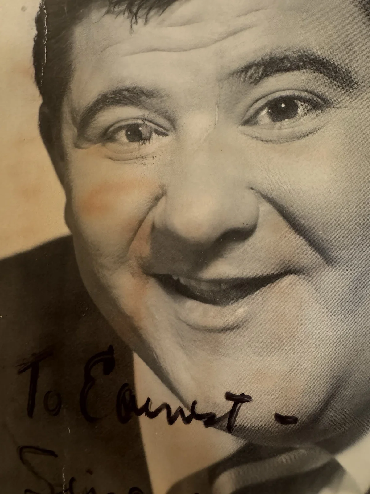Buddy Hackett — Buddy Hackett Signed B&W Photo Postcard 1955 Inscribed Autograph Vintage, изображение 2