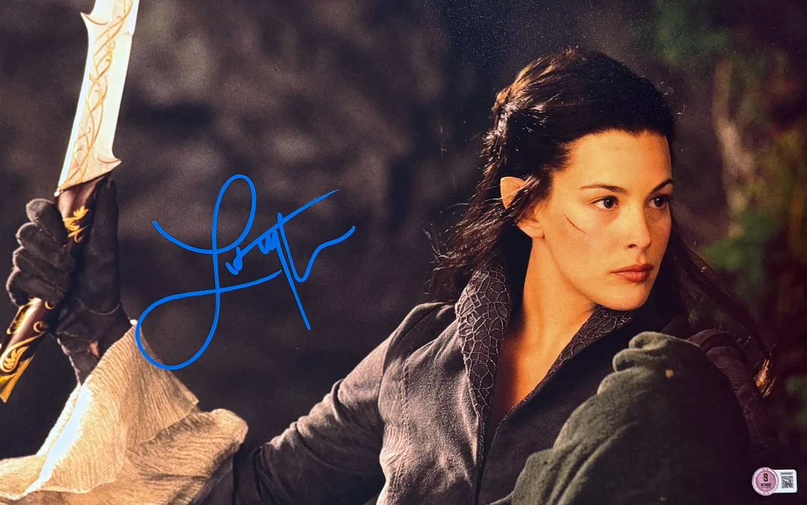 Liv Tyler — Liv Tyler Signed 12x18 Photo Lord of the Rings Arwen Autograph Beckett Witness
