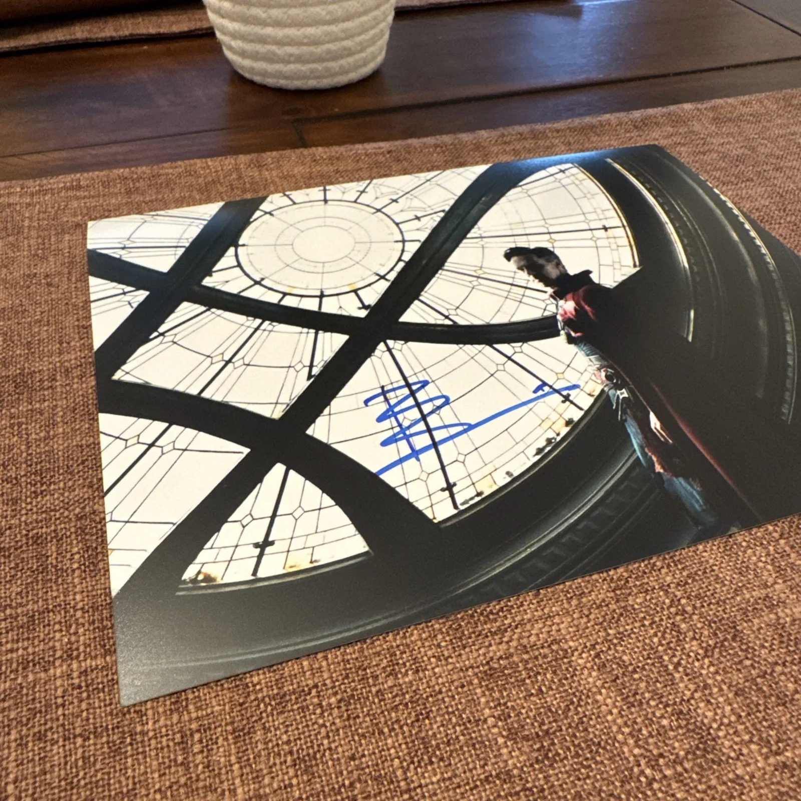 BENEDICT CUMBERBATCH — BENEDICT CUMBERBATCH "DOCTOR STRANGE" SIGNED AUTOGRAPHED 8x10 PHOTO COA HOLOGRAM, изображение 2